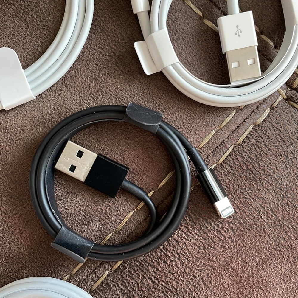 Apple Lightning Cable - Picture 3 of 3